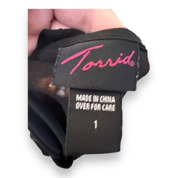 Women’s torrid 1 Black Studded Back Cut Out Top 14 16 - Picture 9 of 11